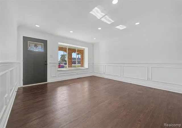 Photo 5 of Single family home for sale at 2226 Whitefield St, Dearborn Heights, MI 48127 | MLS# 61014585 | Listing updated on 2026-08-22
