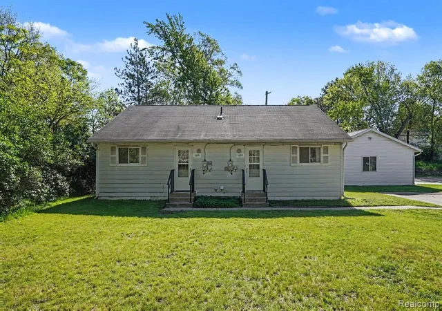Photo 2 of Duplex at 1691 S Lakeview Ln, Highland, MI 48357 | MLS# 60996236 | | Sold on 2026-07-01