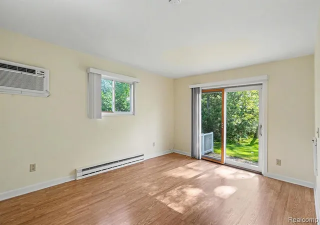 Photo 4 of Duplex at 1691 S Lakeview Ln, Highland, MI 48357 | MLS# 60996236 | | Sold on 2026-07-01