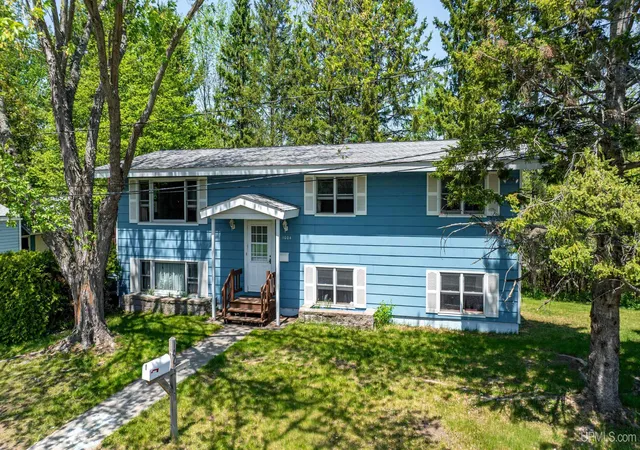 1st image of 1004 Baltic Ave, Houghton, MI 49931 | MLS# 50211555