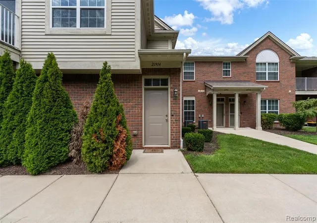 4th image of 21914 Aberdeen Dr #30, Macomb, MI 48042 | MLS# 61022703