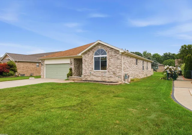 Photo 3 of Sale Pending at 28457 Violet Dr, Chesterfield Twp, MI 48047 | MLS# 50218922 | Listing updated on 2026-08-27