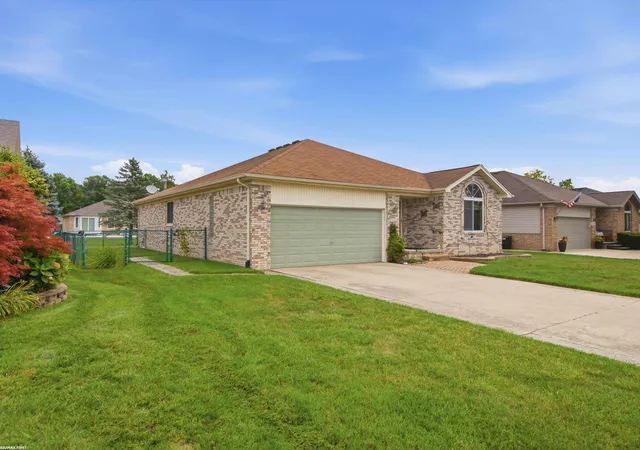 Photo 4 of Sale Pending at 28457 Violet Dr, Chesterfield Twp, MI 48047 | MLS# 50218922 | Listing updated on 2026-08-27