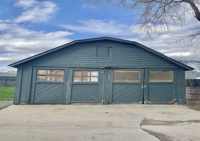 Homes for sale in Owosso, MI | 1106 W Main St, Owosso, MI 48867 | MLS# 50204533