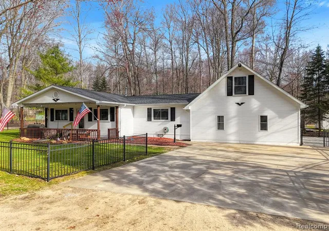 Homes for sale in Roscommon, MI | 144 Canton St, Roscommon, MI 48653 | MLS# 60991071