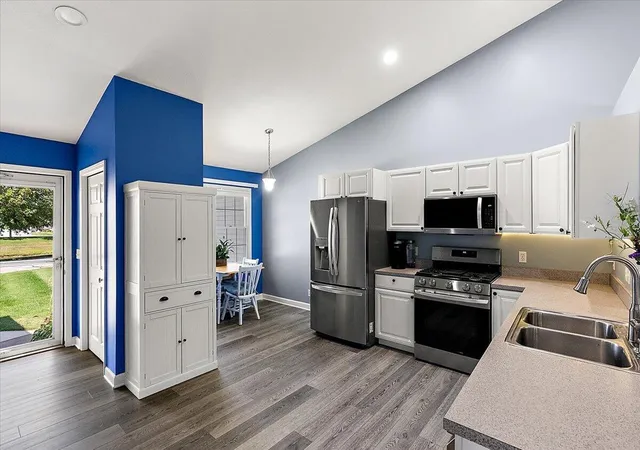 Listing Photo 4 - Condo for sale in building located at 11382 E Lake Dr, Holland, MI 49424