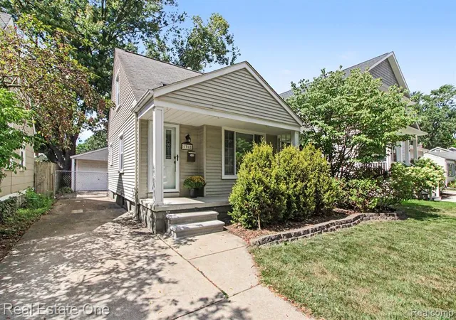 Photo 3 of Sale Pending at 1318 Cherokee Ave, Royal Oak, MI 48067 3386 | MLS# 61024120 | Listing updated on 2026-09-25