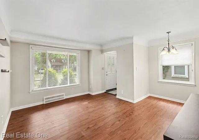Photo 3 of Sale Pending at 1318 Cherokee Ave, Royal Oak, MI 48067 3386 | MLS# 61024120 | Listing updated on 2026-09-25