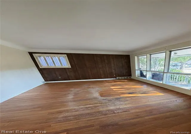 Photo 4 of Sale Pending at 8355 Winston Ln, Dearborn Heights, MI 48127 1345 | MLS# 61025306 | Listing updated on 2026-09-03