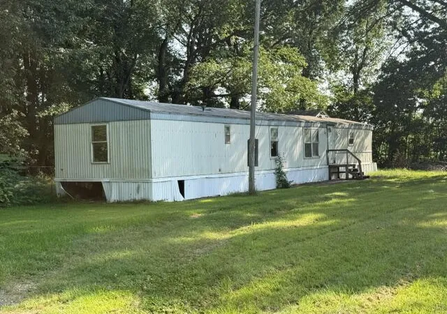 Photo 3 of Sale Pending at 19020 State Line Rd, Edwardsburg, MI 49112 | MLS# 70553877 | Listing updated on 2026-08-23