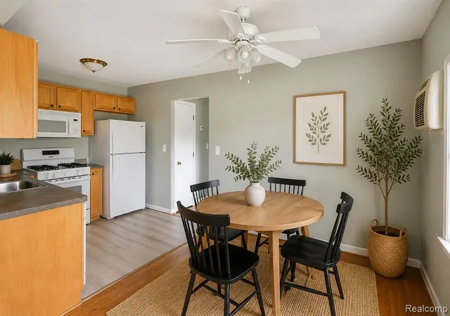 Listing Photo 5 - Condo for sale in building located at 11410 Canal Rd, Sterling Heights, MI 48314 - Unit #205