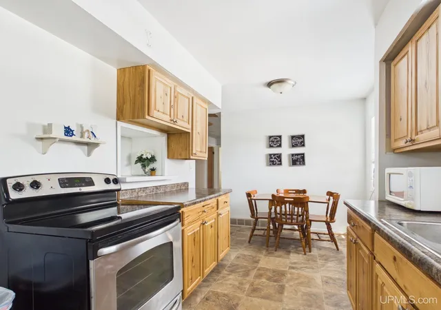 Photo 2 of Single family home for sale at 105 Chestnut St, Munising, MI 49862 | MLS# 50216099 | Listing updated on 2026-09-01