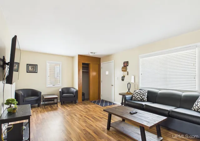 Photo 4 of Single family home for sale at 105 Chestnut St, Munising, MI 49862 | MLS# 50216099 | Listing updated on 2026-09-22