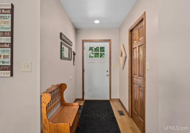 Photo 3 of Single family home for sale at 6622 W US 2 Hwy, Hurley, WI 54534 | MLS# 50215092 | Listing updated on 2026-07-16