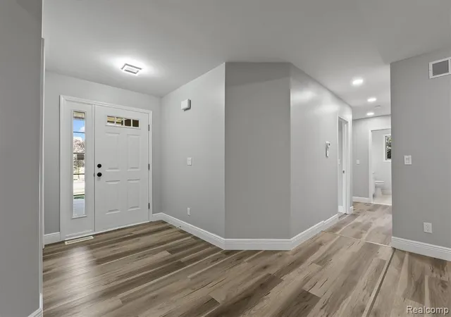 5th image of 21527 Tangel Dr, Macomb, MI 48044 | MLS# 61023154