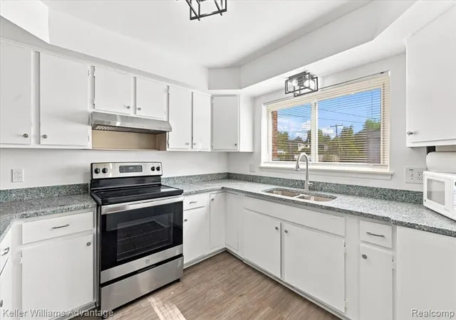 Photo 4 of Single family home for sale at 17200 Evans St, Southfield, MI 48076 1268 | MLS# 61025115 | Listing updated on 2026-08-30