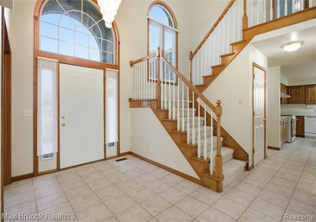 Photo 4 of Single family home for sale at 46547 Glen Eagle Dr, Shelby Township, MI 48315 | MLS# 60999298 | Listing updated on 2026-09-01