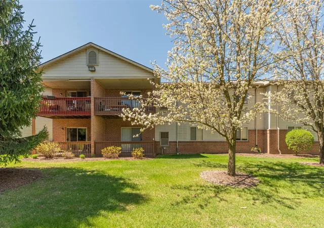 3rd image of 2482 Eagles Cir #6, Ypsilanti, MI 48197 | MLS# 70526167