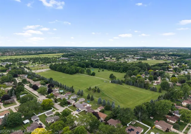 Homes for sale in Clinton Township, MI | 39738 Day Dr, Clinton Township, MI 48038 | MLS# 61003808