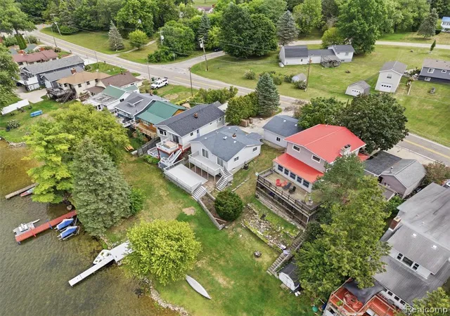 Photo 3 of Single family home for sale at 2205 Gray Rd, Lapeer, MI 48446 9095 | MLS# 61025202 | Listing updated on 2026-08-30