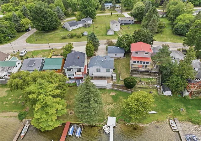 Photo 3 of Single family home for sale at 2205 Gray Rd, Lapeer, MI 48446 9095 | MLS# 61025202 | Listing updated on 2026-08-30