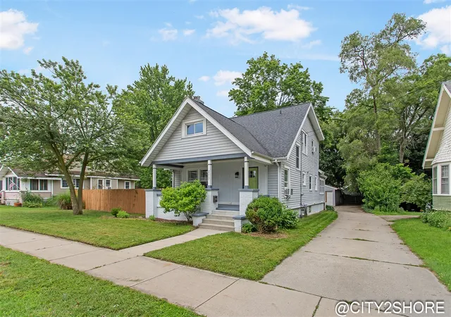 Homes for sale in Wyoming, MI | 2317 Collingwood Ave, Wyoming, MI 49519 | MLS# 70541943
