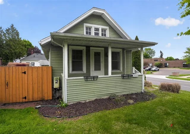 Homes for sale in Lansing, MI | 2533 S Washington Ave, Lansing, MI 48910 | MLS# 70531714