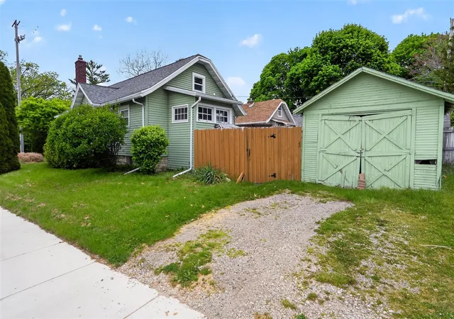 Homes for sale in Lansing, MI | 2533 S Washington Ave, Lansing, MI 48910 | MLS# 70531714