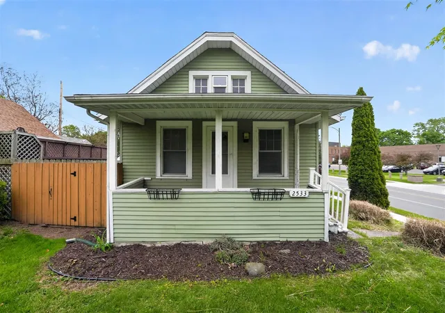Homes for sale in Lansing, MI | 2533 S Washington Ave, Lansing, MI 48910 | MLS# 70531714