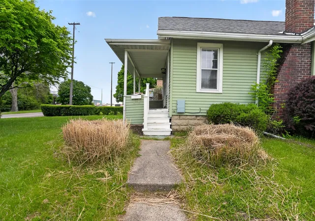 Homes for sale in Lansing, MI | 2533 S Washington Ave, Lansing, MI 48910 | MLS# 70531714