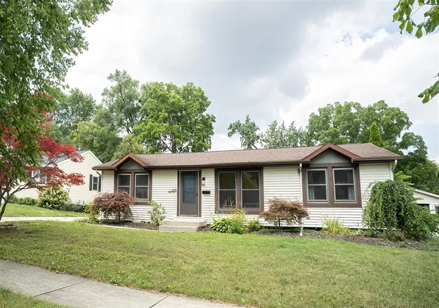 Photo 1 of Single family home for sale at 1525 Lenox Rd, Grand Rapids, MI 49506 | MLS# 70550347 | Listing updated on 2026-09-11
