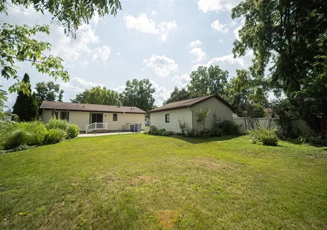 Photo 2 of Single family home for sale at 1525 Lenox Rd, Grand Rapids, MI 49506 | MLS# 70550347 | Listing updated on 2026-09-11