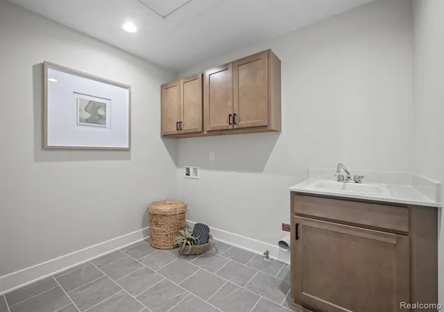 2nd image of 13696 Eagles Way Dr, Utica, MI 48315 | MLS# 61000506