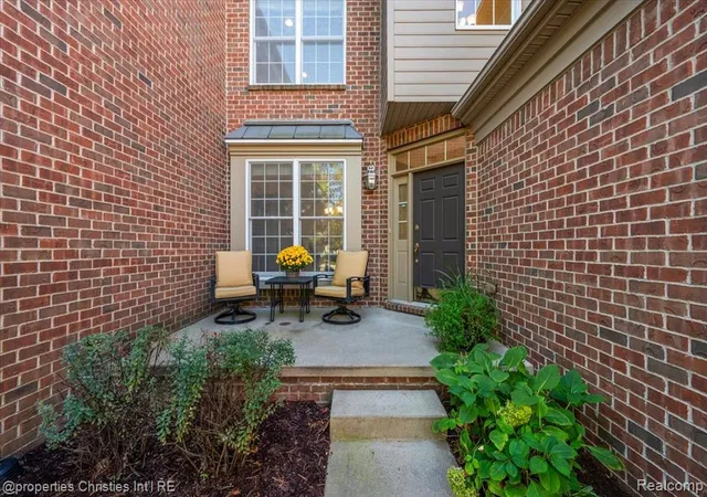 Listing Photo 5 - Condo for sale in building located at 44683 Broadmoor Cir, Northville, MI 48168 8638
