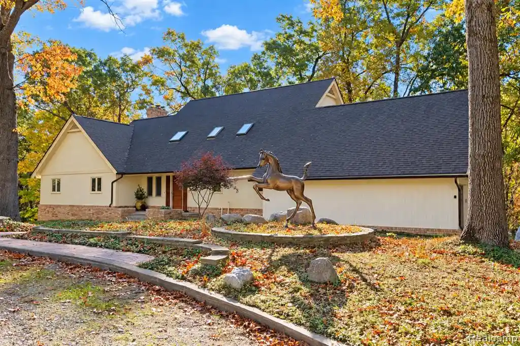 Photo 1 of Single family home for sale at 800 Carlson Dr, Ortonville, MI 48462 | MLS# 61041465 | Listing updated on 2026-10-27