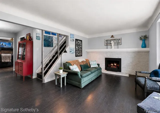 Photo 3 of Single family home for sale at 28300 Oakley St, Livonia, MI 48154 3922 | MLS# 61010655 | Listing updated on 2026-10-29