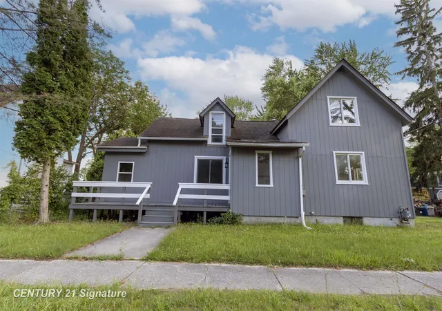 Homes for sale in Pinconning, MI | 611 W 2Nd St, Pinconning, MI 48650 | MLS# 50197426