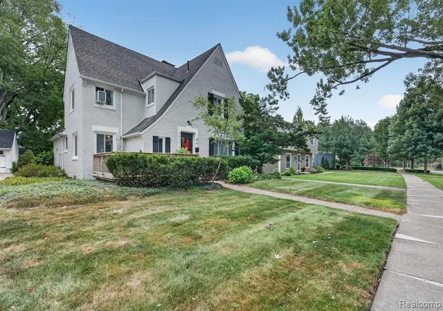 Photo 2 of Single family home for sale at 31710 Glencoe Dr, Beverly Hills, MI 48025 5620 | MLS# 61014745 | Listing updated on 2026-09-03