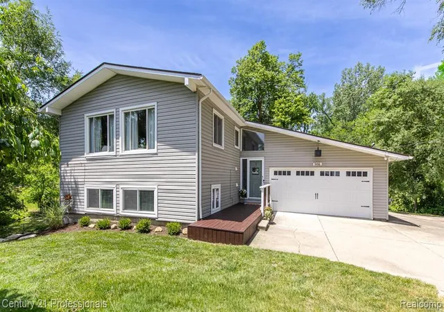 Homes for sale in Ortonville, MI | 500 Neptune Dr, Ortonville, MI 48462 | MLS# 61005139