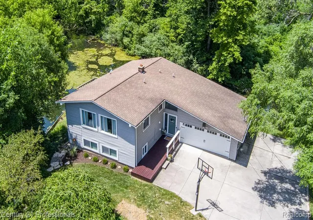 Homes for sale in Ortonville, MI | 500 Neptune Dr, Ortonville, MI 48462 | MLS# 61005139
