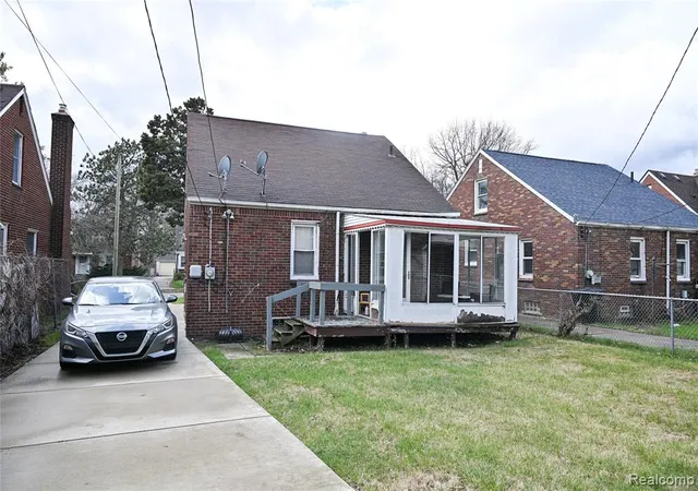 3rd image of 19330 Tracey St, Detroit, MI 48235 1738 | MLS# 60981948