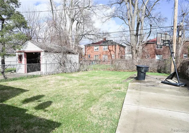 5th image of 19330 Tracey St, Detroit, MI 48235 1738 | MLS# 60981948