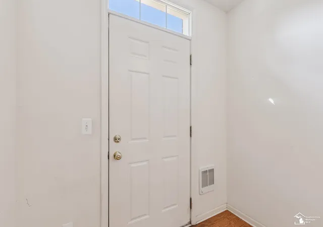 Listing Photo 5 - Condo for sale in building located at 3237 Newbury Pl, Troy, MI 48084