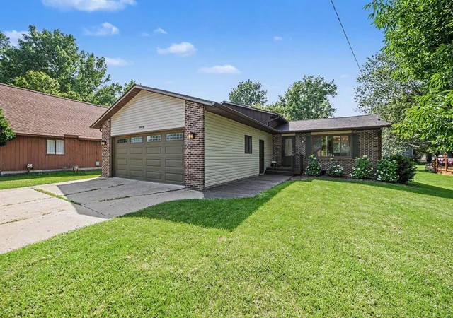 Photo 1 of Sale Pending at 2916 Bangor Rd, Bay City, MI 48706 | MLS# 50213956 | Listing updated on 2026-08-26