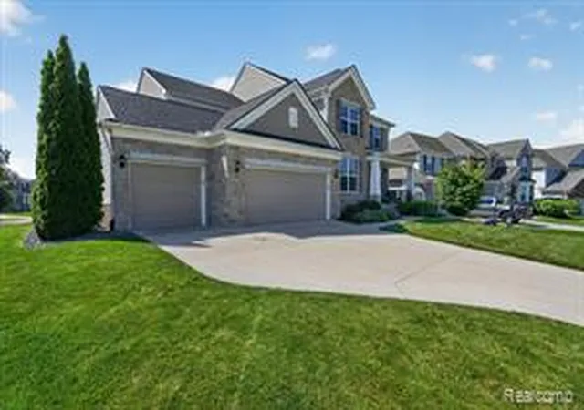 Homes for sale in South Lyon, MI | 58491 Winnowing Cir, South Lyon, MI 48178 | MLS# 61009402