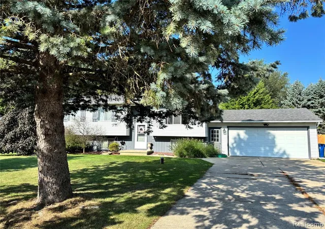 Photo 2 of Sale Pending at 15044 Cutler Dr, Linden, MI 48451 9064 | MLS# 61023279 | Listing updated on 2026-09-12