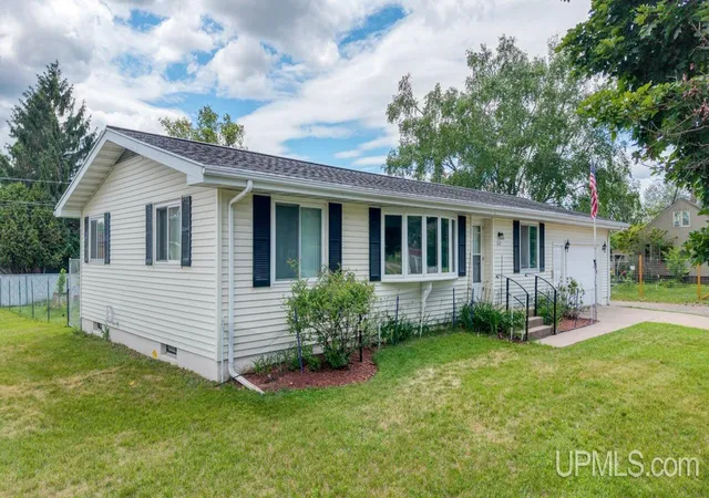 Homes for sale in Iron Mountain, MI | 809 W Hughitt St, Iron Mountain, MI 49801 | MLS# 50212241