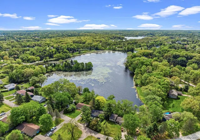 Photo 50 of Sale Pending at 233 Peninsula Lake Dr, Highland, MI 48357 | MLS# 60995653 | Listing updated on 2026-07-07