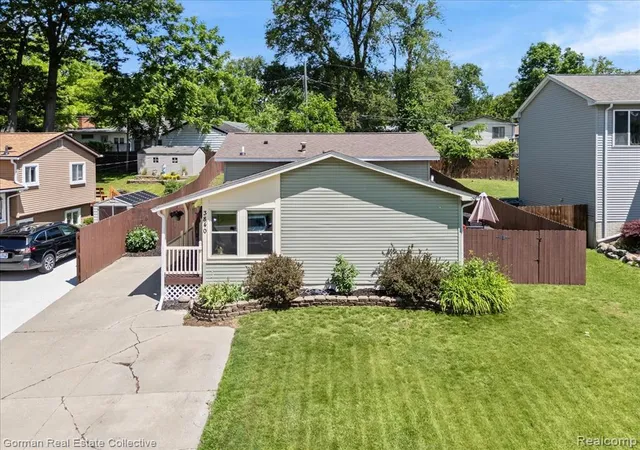 Homes for sale in Waterford, MI | 3840 Cass Elizabeth Rd, Waterford, MI 48328 4506 | MLS# 61002276