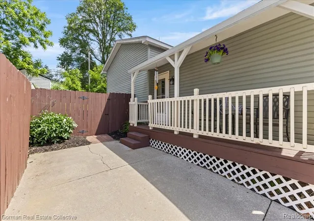 Homes for sale in Waterford, MI | 3840 Cass Elizabeth Rd, Waterford, MI 48328 4506 | MLS# 61002276